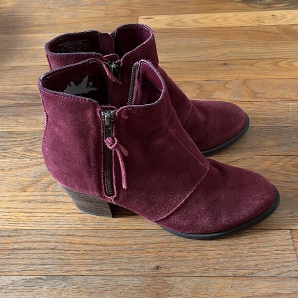 Womens’ American Eagle Outfitters Suede Ankle Boots Size 9 - Picture 3 of 7